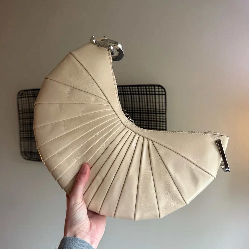 Cult Gaia ubah clutch - Picture 13 of 14